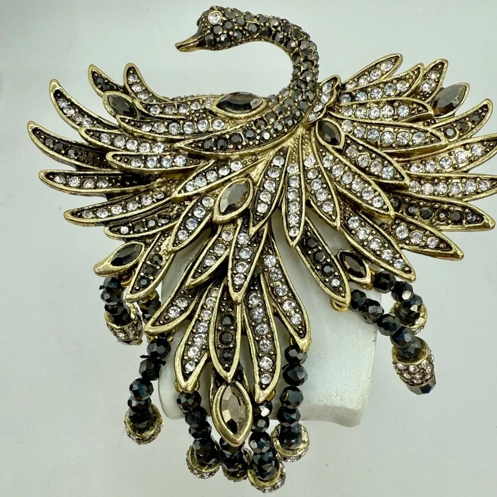 Heidi Daus “Graceful Beauty” Swan Brooch – Crystal Pave Statement Pin – Dangle - Picture 8 of 16